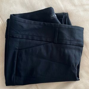 The Limited black stretch crop pants. Women size 6 (Small)